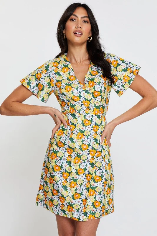 ladies-trumpet-dress-flattering-fit-Print Fit And Flare Dress Short Sleeve V Neck