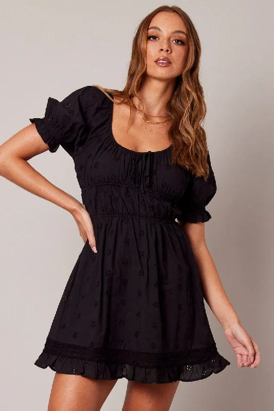 ladies-trumpet-dress-pleated-skirt-Black Fit And Flare Dress Puff Sleeve